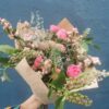 Bouquet pastel de fleurs de saison françaises